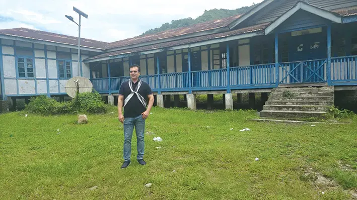 Alumnus travels from US to visit alma mater