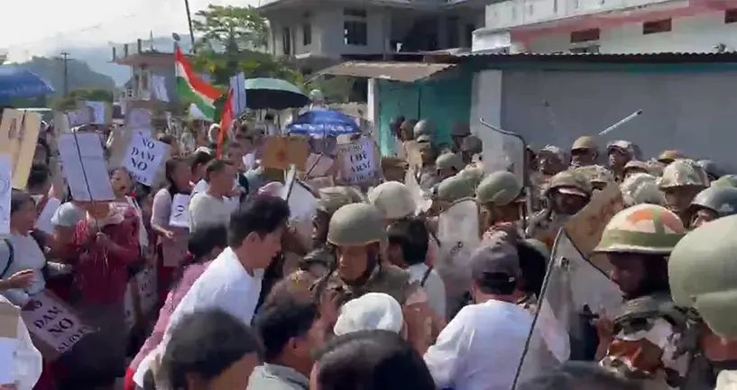Khandu’s tour falters as villagers take over Upper Siang against SUMP PFR