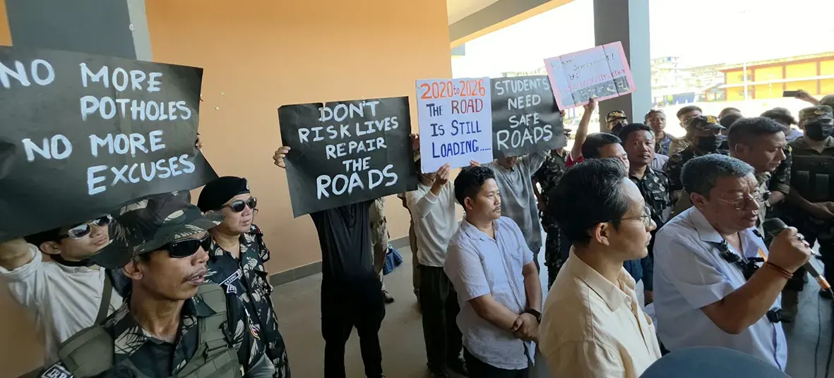 Committee organizes rally to protest dilapidated condition of Papu Hill-Nirjuli road, delay in completing Package B four-lane highway