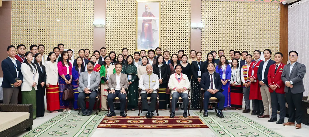 Guv exhorts APCS officers to adopt citizen-centric approach