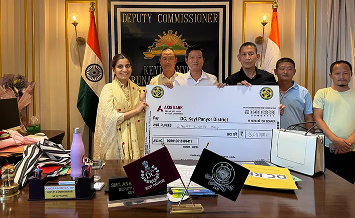 CoSAAP dist unit hands over Rs 8 lakh as flood relief to K/Panyor