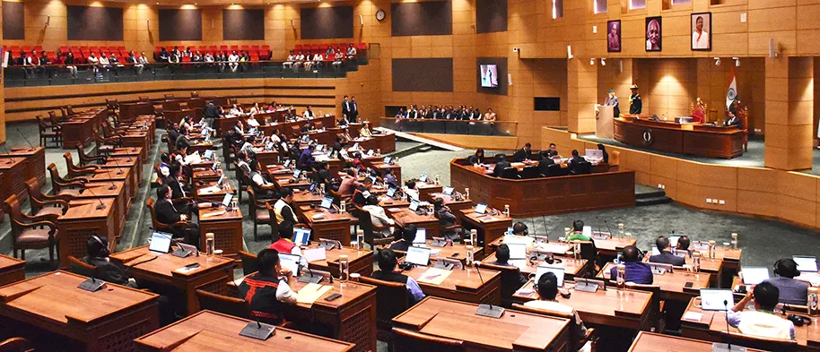 Assembly pays tribute to six former legislators