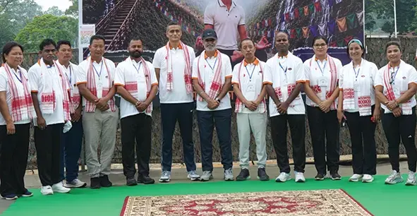 Army chief felicitates tourism veteran, mountaineers