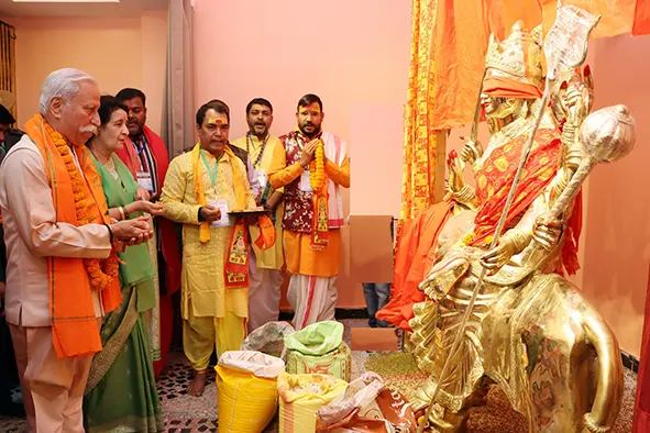 Guv participates in murti pran pratishtha mahotsav