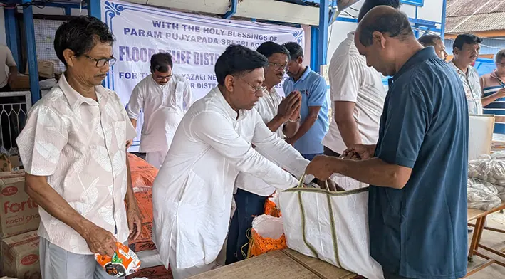 Satsang distributes relief to flood-affected families