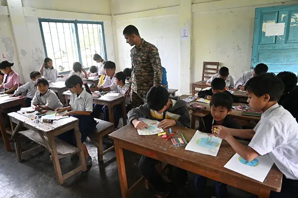 Spearhead Gunners celebrate World Art Day with students