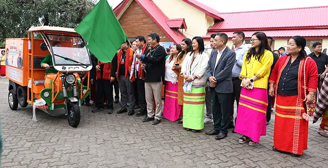 Tasing flags off Gram Bandhu Project, e-rickshaws for SHGs