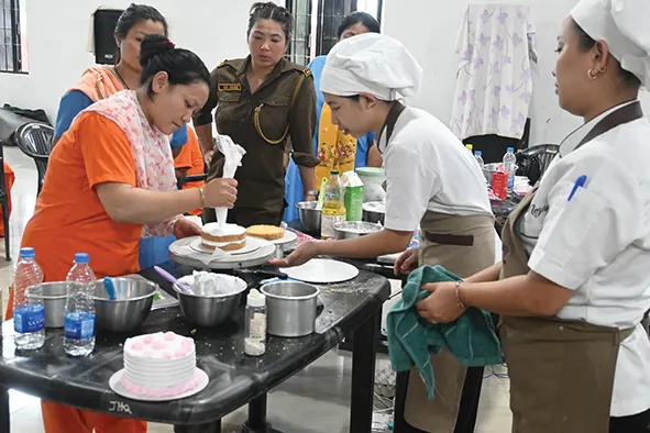 Trg prog on baking held for female jail inmates